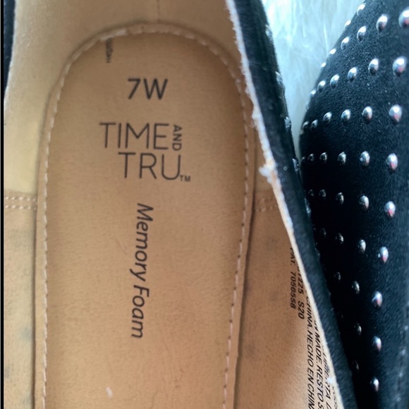 Time&Tru Women’s Black Silver Studded Flats NWOT Size 7W - Picture 2 of 6